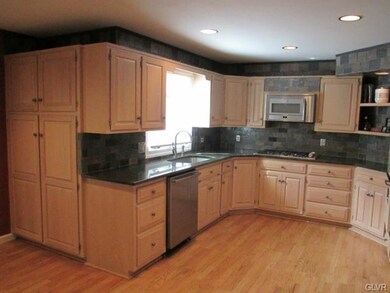 409 Wedgewood Dr, Easton, PA 18045 - photo 2