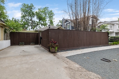 617 Oxford St, Houston, TX 77007 - photo 4