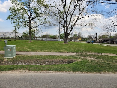 Adjacent to 2301 Sakowitz st