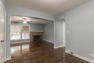 2006 W Monroe St, Waukegan, IL 60085 - photo 4