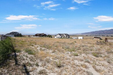 View of yard with a mountain view