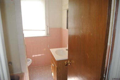 66 Pinewood Ave, Albany, NY 12208 - photo 7