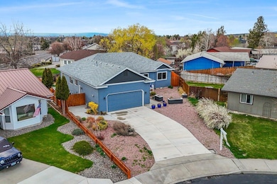 855 NW Maple Ln-1