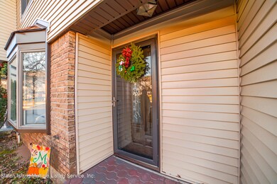 100 Arrowood Ct, Staten Island, NY 10309 - photo 4