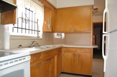 5246 Clarendon Rd, Jacksonville, FL 32205 - photo 5