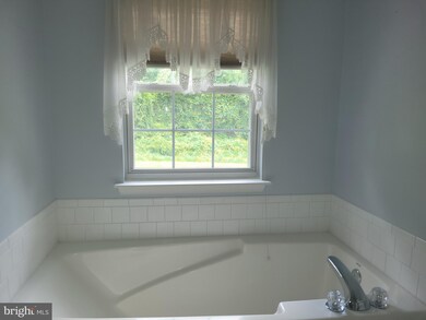 11813 Hunters Run Dr, Cockeysville, MD 21030 - photo 4