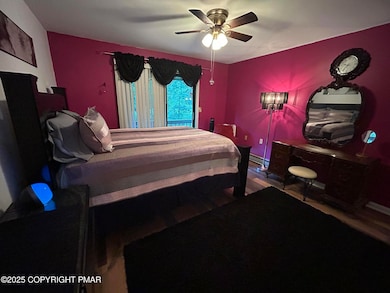 7222 Onawa Ct unit E4, Cresco, PA 18326 - photo 3