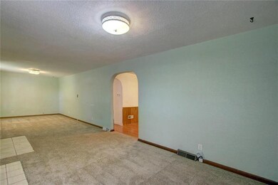 12714 Circle Dr, Shawnee, KS 66216 - photo 5