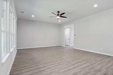 1109 Oxford Dr, Gainesville, TX 76240 - photo 7