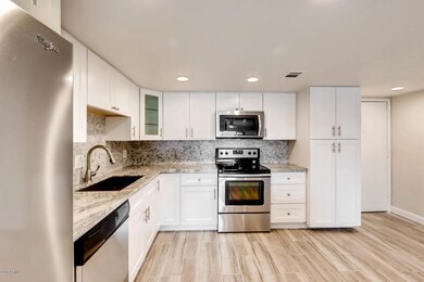 7910 e camelback 104-large-003-5-Kitchen