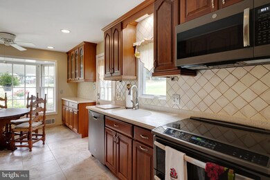 5013 King Richard Dr, Annandale, VA 22003 - photo 6