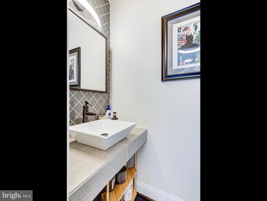 7211 Squirrel Run Ct, Springfield, VA 22152 - photo 4