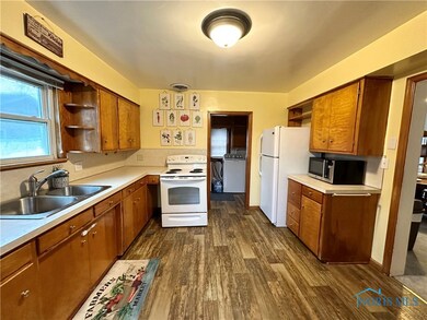 307 Clinton St, Elmore, OH 43416 - photo 6