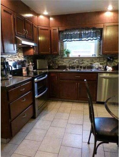 434 Fairview St, Reading, PA 19605 - photo 7