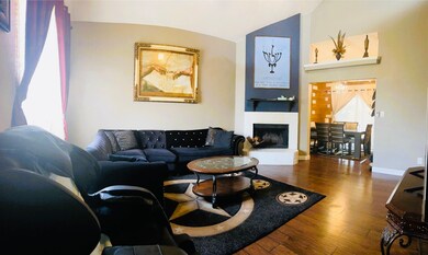 2309 Cap Rock Ln, Fort Worth, TX 76133 - photo 2