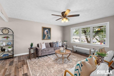 2426 W 44th St, Davenport, IA 52806 - photo 4