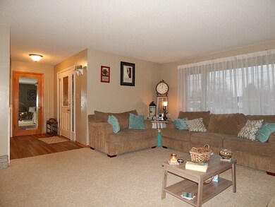 907 N Jefferson St, Ossian, IN 46777 - photo 3