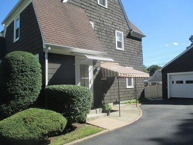 32 Lindbergh Ave, Holyoke, MA 01040 - photo 3