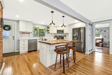 42 Lillian St, Woburn, MA 01801 - photo 4