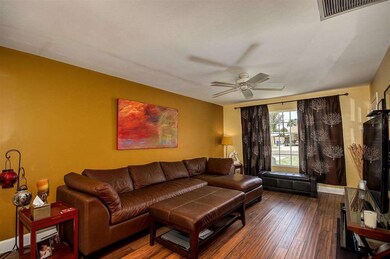 Living room 3