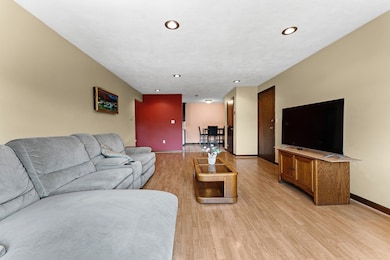 1 Hallmark Gardens unit 8, Burlington, MA 01803 - photo 7