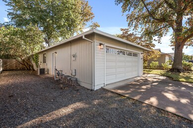 1132 Hampton Dr, Central Point, OR 97502 - photo 6