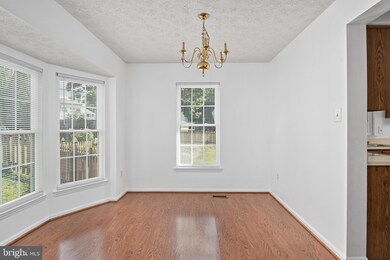 9309 Kings Grant Rd, Laurel, MD 20723 - photo 7