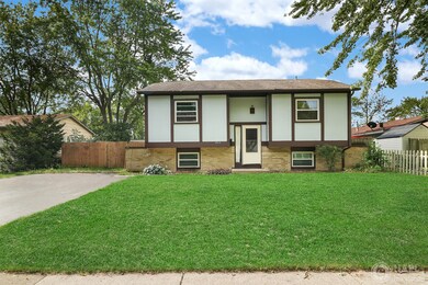 2313 Edgewood Rd, Waukegan, IL 60087 - photo 3