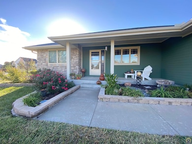 4243 SW Cambridge Ave, Topeka, KS 66610 - photo 2