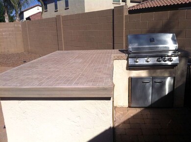 Outdoor Kitchen w/Jennaire Propane Grill