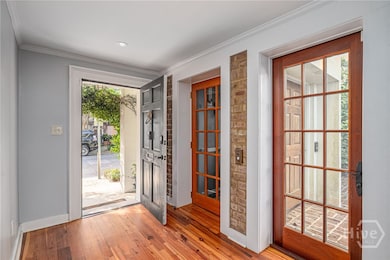 2 front door options - Garden & Parlor level
