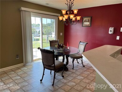 2204 Ballingarry Dr, Statesville, NC 28625 - photo 5