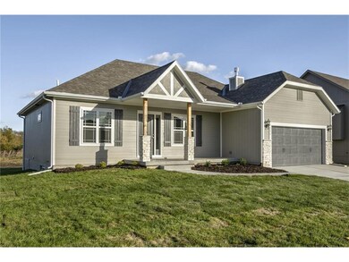 819 Cedar Ridge Dr, Raymore, MO 64083 - photo 4