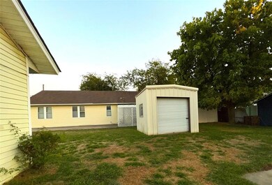 409 N Kaufman St, Ennis, TX 75119 - photo 5