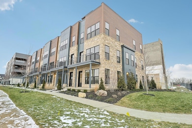 2262 Quarry Trails Dr, Columbus, OH 43228 - photo 2