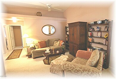 4 - LIVING ROOM