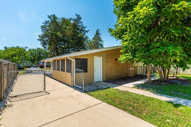 908 E Crockett Ave, Addison, IL 60101 - photo 3