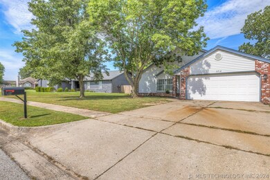 3712 S Sycamore Ave, Broken Arrow, OK 74011 - photo 2