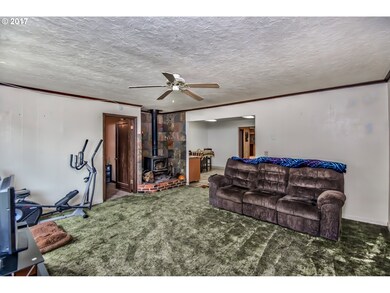 1554 E 2nd St, Newberg, OR 97132 - photo 6