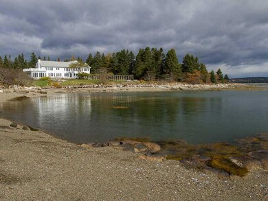 Waterfront/Dock/Pier. Beach