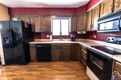 4866 SW Cochise Ave, Topeka, KS 66614 - photo 7