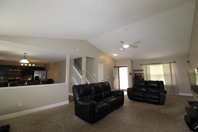 811 Crevis Ln, Columbus, OH 43228 - photo 6