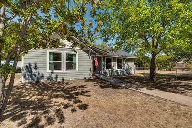 210 N Pendell Ave, Cleburne, TX 76033 - photo 3