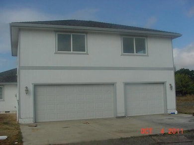 1602 Gibbon Rd, Central Point, OR 97502 - photo 2