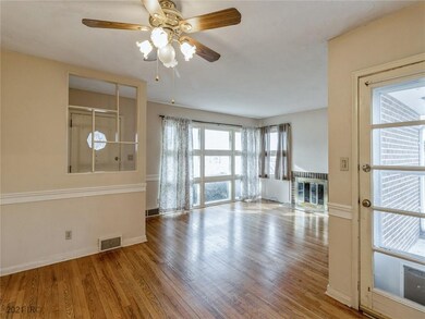 6805 University Ave, Windsor Heights, IA 50324 - photo 4