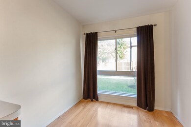 1990 Cambridge Dr unit 29, Crofton, MD 21114 - photo 5