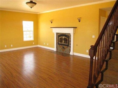 Large light and bright living room with a fireplac