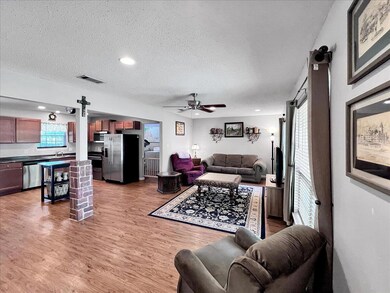 03-8FF58635-D33B-4698-AC4F-5051D8C6684F