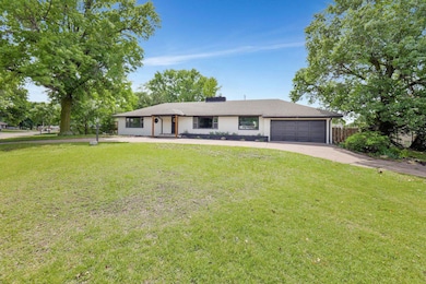 1181 N Pinecrest St, Wichita, KS 67208 - photo 4