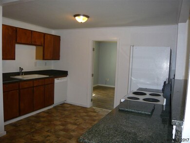 885 S 4th St, Independence, OR 97351 - photo 4